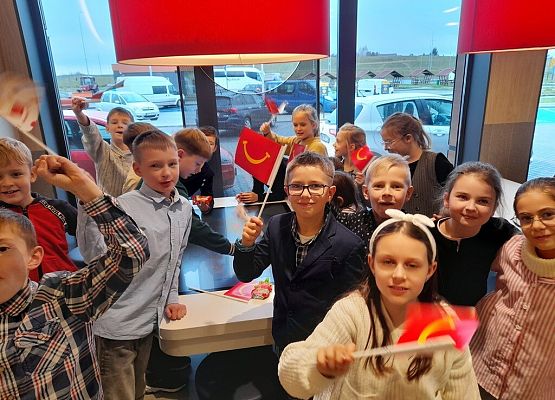 Spotkanie trzecioklasistów z Panem Disneyem grafika