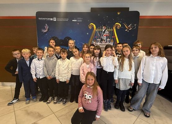 Spotkanie trzecioklasistów z Panem Disneyem grafika