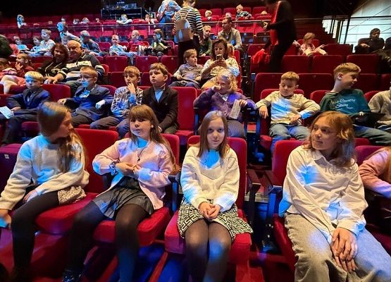 Spotkanie trzecioklasistów z Panem Disneyem grafika