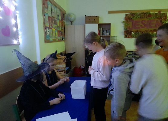 Andrzejkowe wróżby najmłodszych grafika