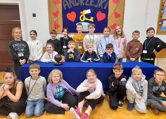 Andrzejkowe wróżby najmłodszych grafika