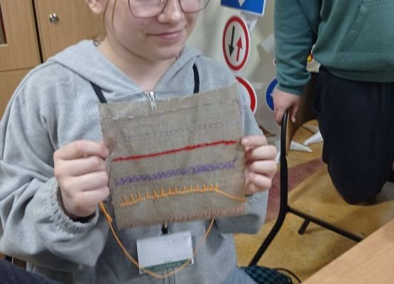 Manualne umiejętności na zajęciach z techniki w klasach IV-VI grafika