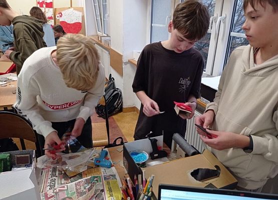 Manualne umiejętności na zajęciach z techniki w klasach IV-VI grafika