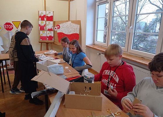 Manualne umiejętności na zajęciach z techniki w klasach IV-VI grafika