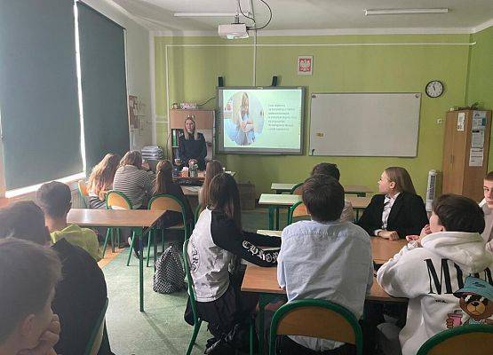 Bezpieczny nastolatek w świecie cyfrowym grafika