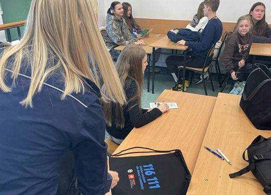 Bezpieczny nastolatek w świecie cyfrowym grafika