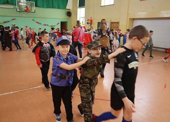 Bal karnawałowy grafika