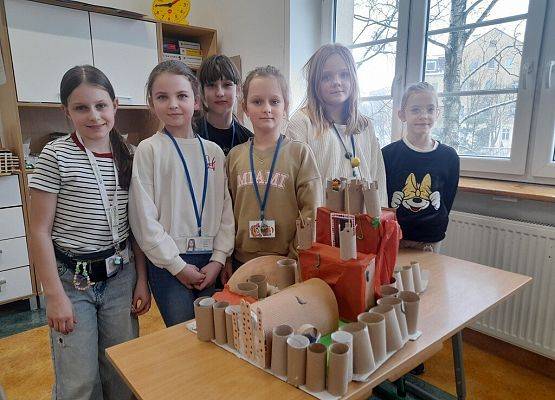 Średniowieczne zamki oczami trzecioklasistów grafika