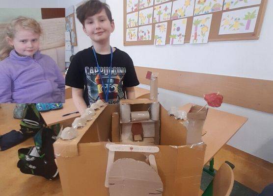 Średniowieczne zamki oczami trzecioklasistów grafika