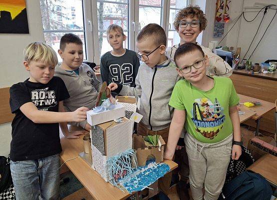 Średniowieczne zamki oczami trzecioklasistów grafika