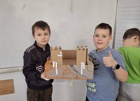 Średniowieczne zamki oczami trzecioklasistów grafika