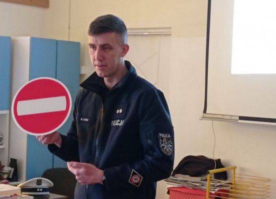 Działania profilaktyczne – spotkanie z funkcjonariuszem Komendy Powiatowej Policji w Lęborku grafika