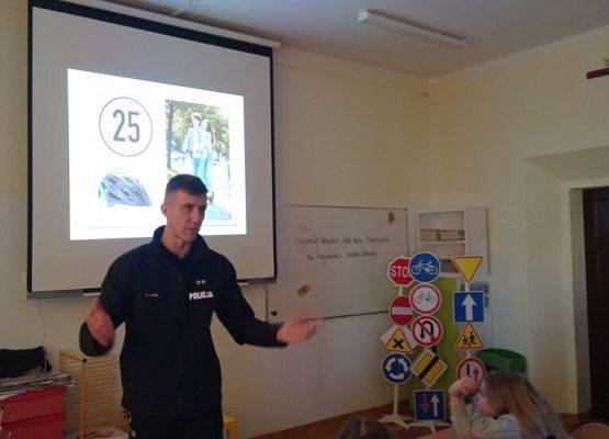 Działania profilaktyczne – spotkanie z funkcjonariuszem Komendy Powiatowej Policji w Lęborku grafika