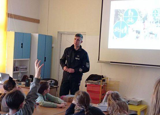 Działania profilaktyczne – spotkanie z funkcjonariuszem Komendy Powiatowej Policji w Lęborku grafika