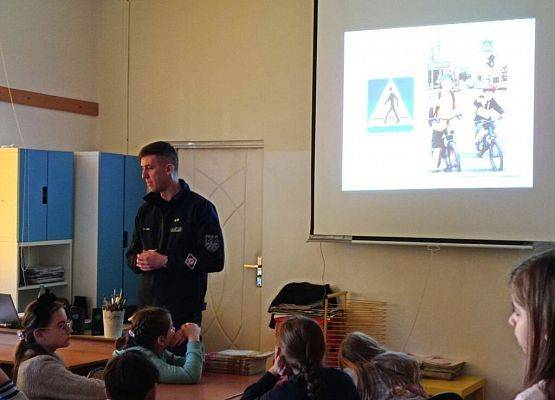 Działania profilaktyczne – spotkanie z funkcjonariuszem Komendy Powiatowej Policji w Lęborku grafika