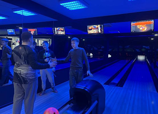 Dzień Kobiet i Dzień Mężczyzn na torze bowlingowym grafika