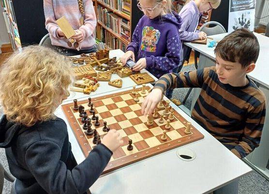 Lekcja klasy 2d w Bibliotece Miejskiej grafika