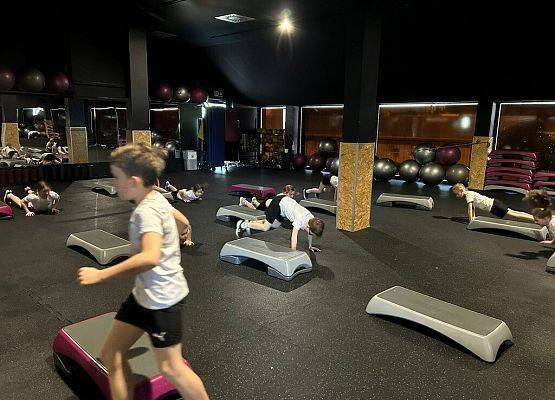 Aktywny Dzień Kobiet klasy 2B grafika