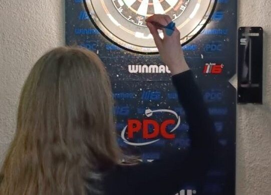 Klasa 8b w kręgielni grafika