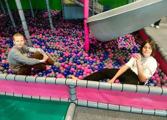 Wizyta w Parku Trampolin grafika