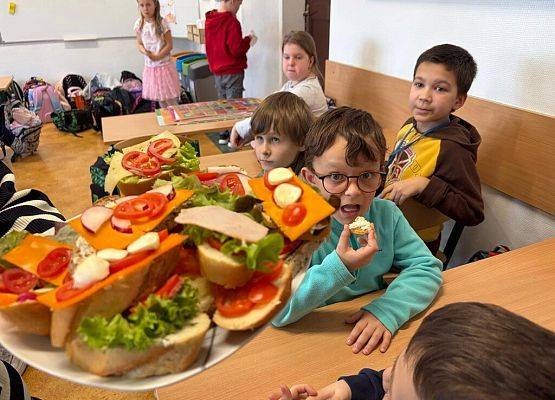 Dzień Kobiet w 2c i 2d grafika