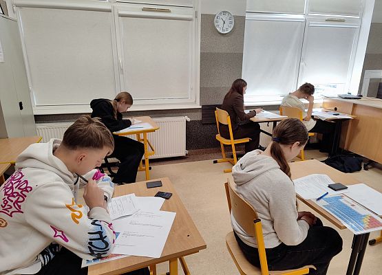 Chemiczny sukces Julki z 8a grafika