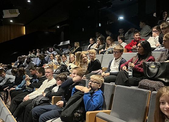 ,,Alicja w Krainie Czarów" na deskach słupskiego teatru grafika