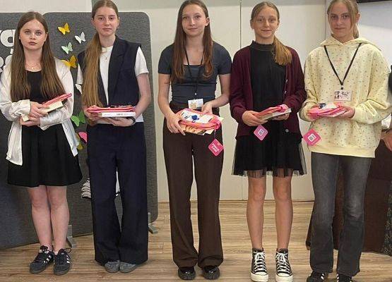 „Poetycki zawrót głowy” - Szkolny Konkurs Recytatorski grafika