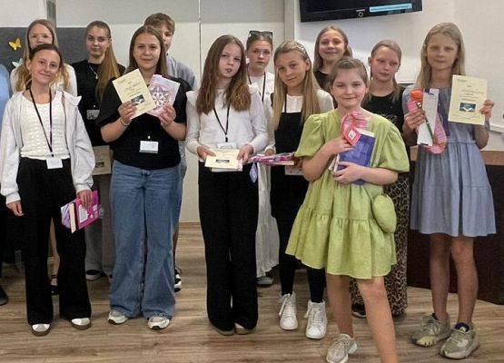 „Poetycki zawrót głowy” - Szkolny Konkurs Recytatorski grafika