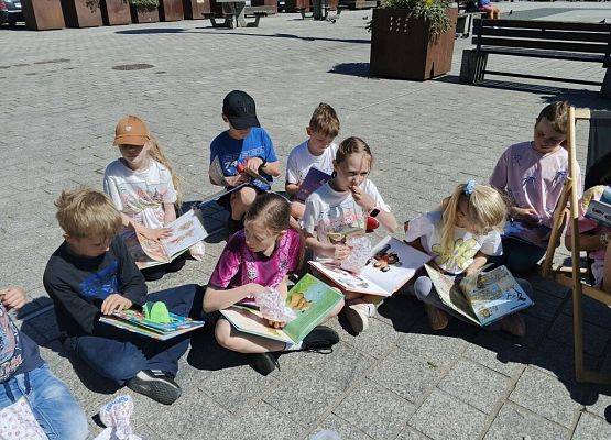 Piknik Literacki z biblioteką grafika