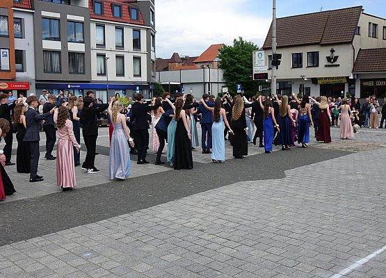 Elegancja, taniec i wygodne buty w plecaku! grafika