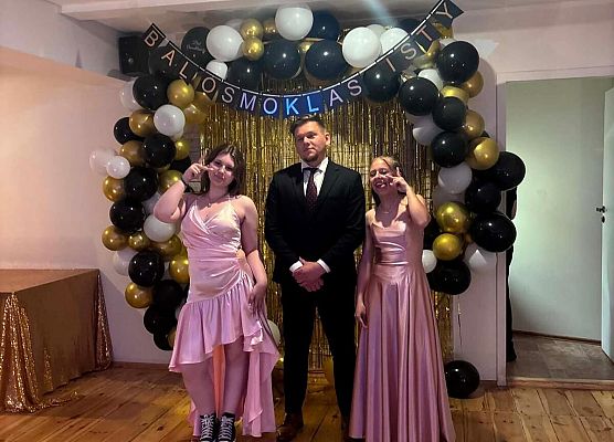 Elegancja, taniec i wygodne buty w plecaku! grafika