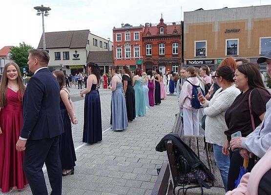Elegancja, taniec i wygodne buty w plecaku! grafika