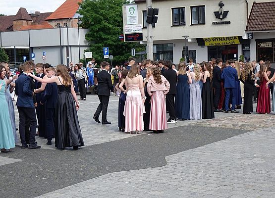 Elegancja, taniec i wygodne buty w plecaku! grafika
