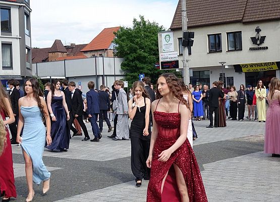 Elegancja, taniec i wygodne buty w plecaku! grafika