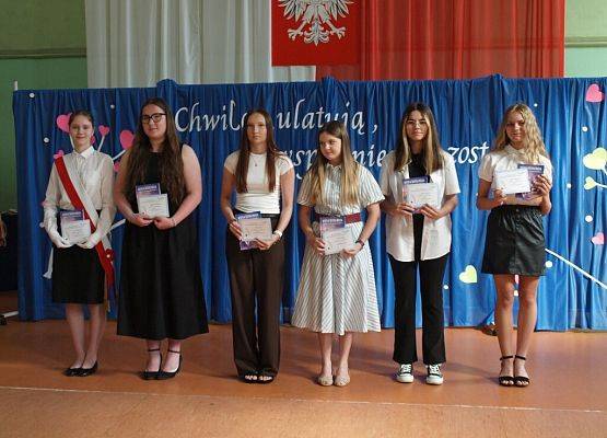 Chwile ulatują, wspomnienia zostają … grafika