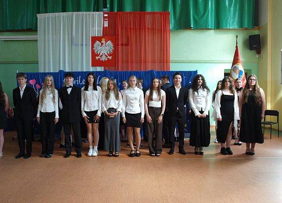 Chwile ulatują, wspomnienia zostają … grafika
