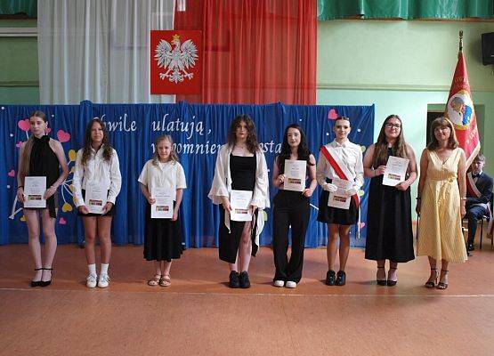 Chwile ulatują, wspomnienia zostają … grafika