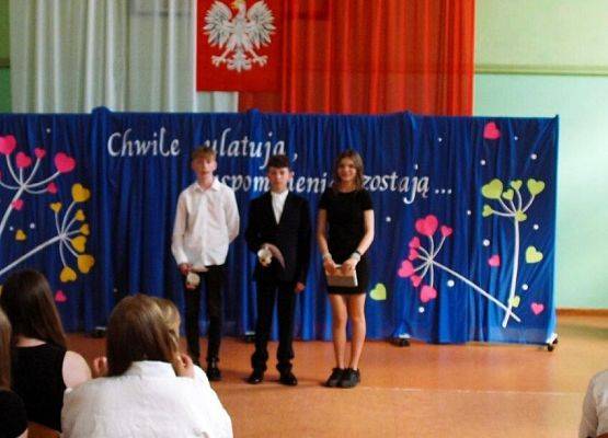 Chwile ulatują, wspomnienia zostają … grafika