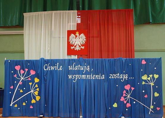 Chwile ulatują, wspomnienia zostają … grafika