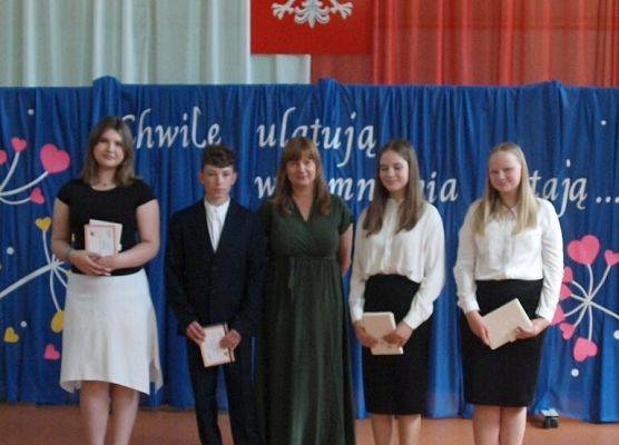 Chwile ulatują, wspomnienia zostają … grafika
