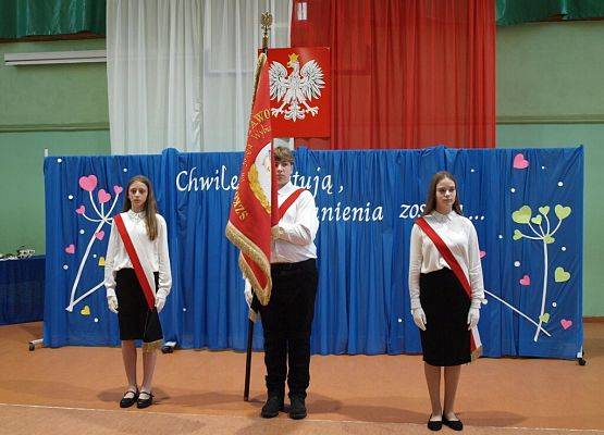 Chwile ulatują, wspomnienia zostają … grafika