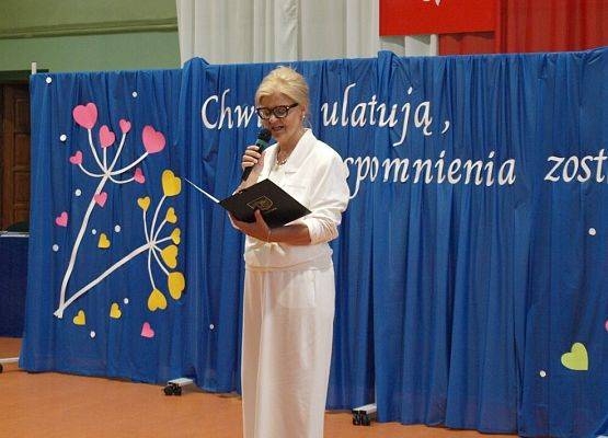 Chwile ulatują, wspomnienia zostają … grafika