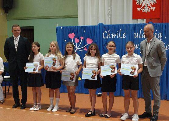 Chwile ulatują, wspomnienia zostają … grafika
