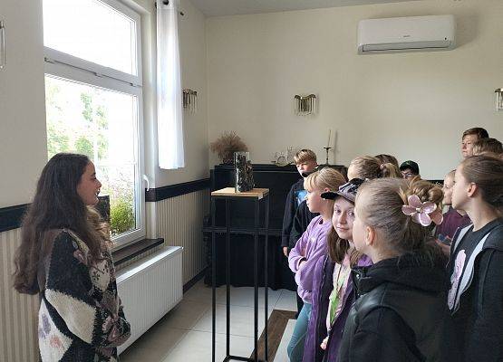 Glina, ognisko i dobra zabawa- klasa 5b na wyjeździe grafika