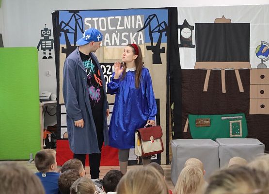 Podróż do czasów PRL – „Historia Wiktorii i Franka” grafika