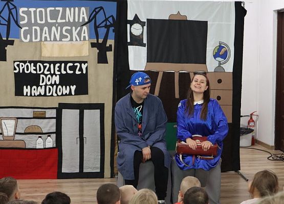 Podróż do czasów PRL – „Historia Wiktorii i Franka” grafika
