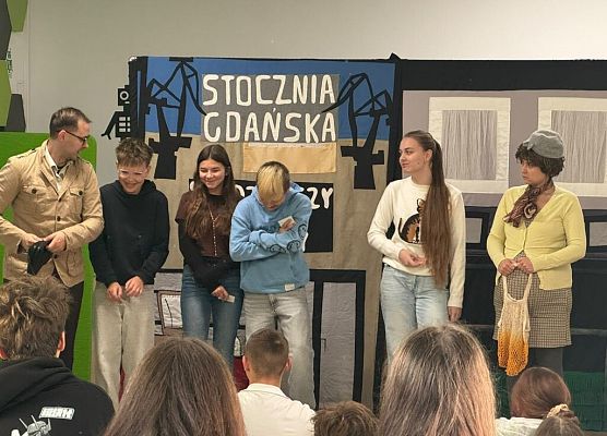 Podróż do czasów PRL – „Historia Wiktorii i Franka” grafika