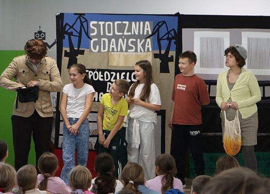 Podróż do czasów PRL – „Historia Wiktorii i Franka” grafika