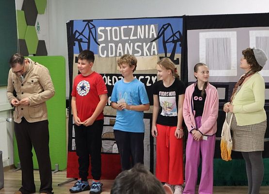 Podróż do czasów PRL – „Historia Wiktorii i Franka” grafika
